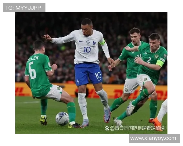 聚焦足球球星基佬成长历程与竞技荣耀背后的真实人生故事