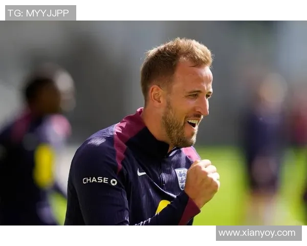 人气最高的足球联队球星闪耀赛场引领团队追逐冠军梦想